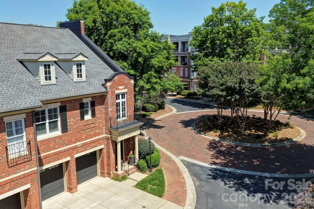 6826 Louisburg Square Lane Charlotte NC 28210