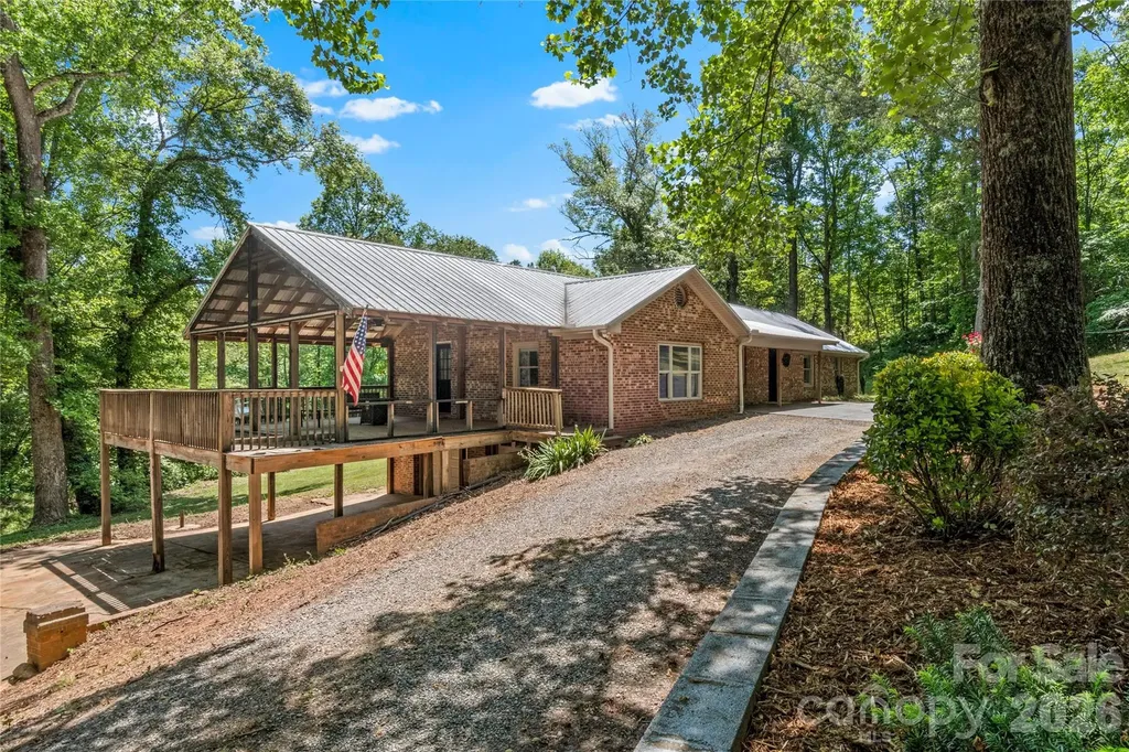 142 Pioneer Road Harmony NC 28634