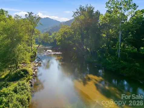 5373 Green River Cove Road Saluda NC 28773