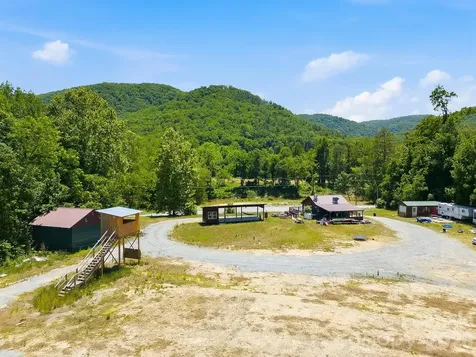 5373 Green River Cove Road Saluda NC 28773