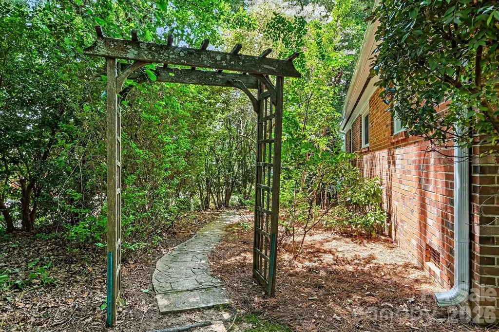 6641 Brookmeade Drive Charlotte NC 28226