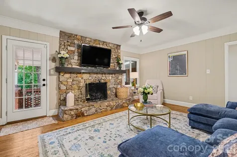 6641 Brookmeade Drive Charlotte NC 28226