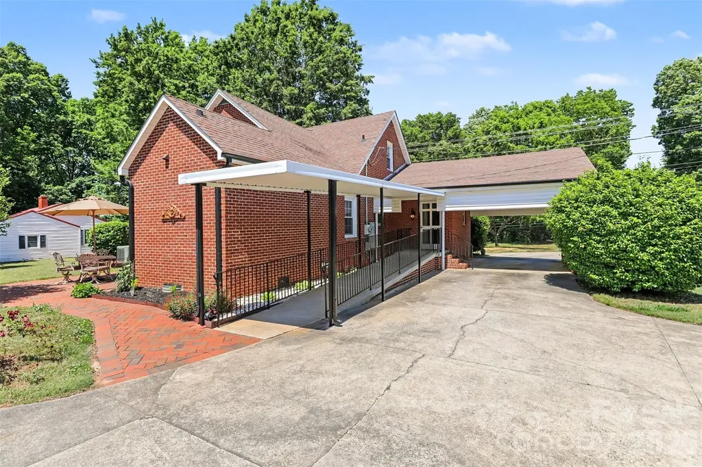 2068 Statesville Highway Mooresville NC 28115