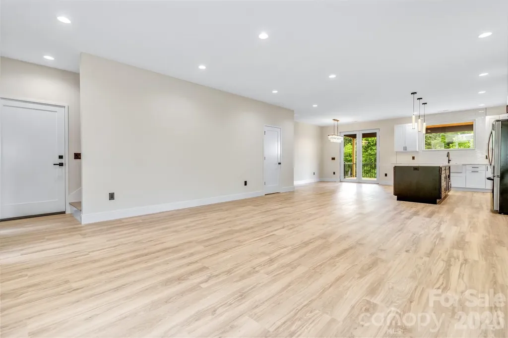 221 Coopers Drive Hendersonville NC 28739
