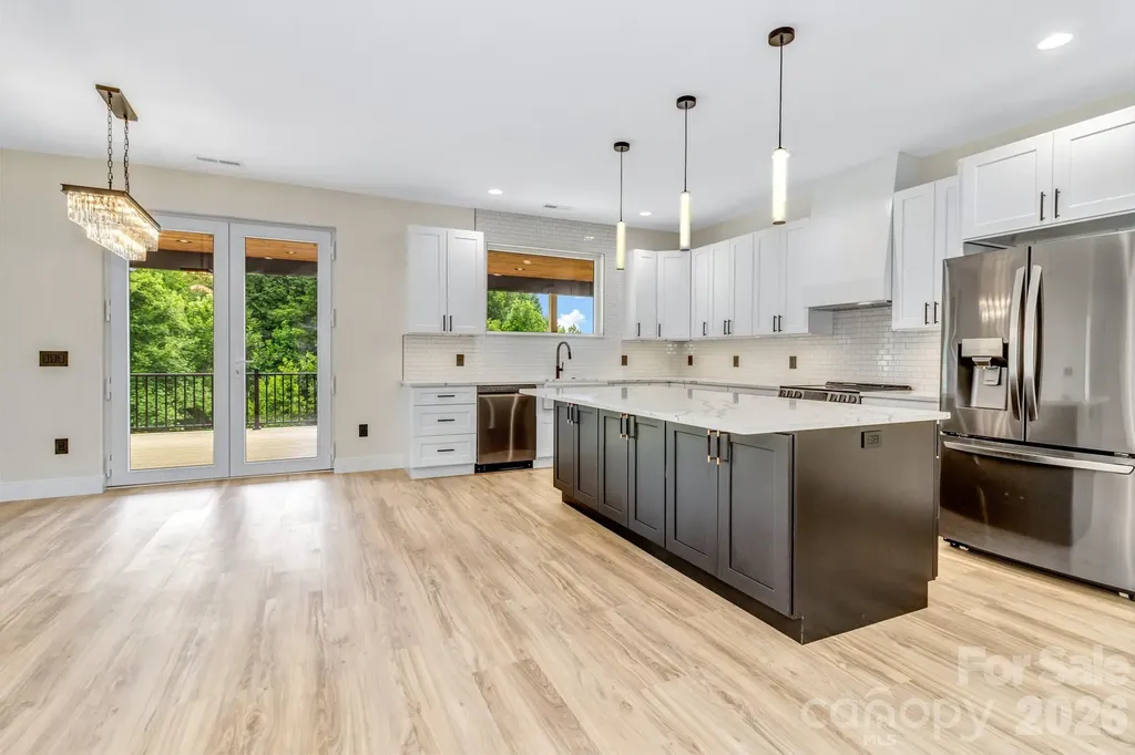 221 Coopers Drive Hendersonville NC 28739