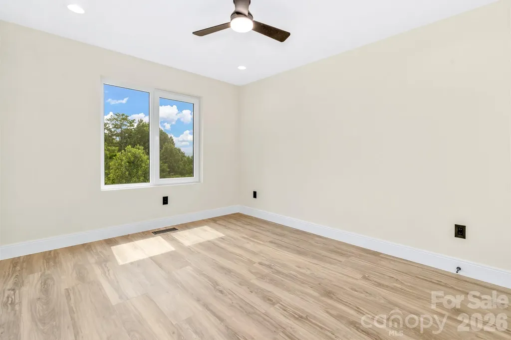 221 Coopers Drive Hendersonville NC 28739