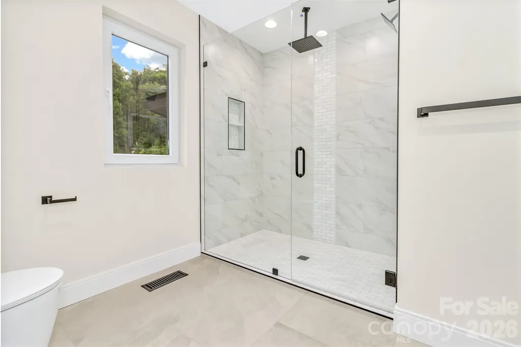 221 Coopers Drive Hendersonville NC 28739