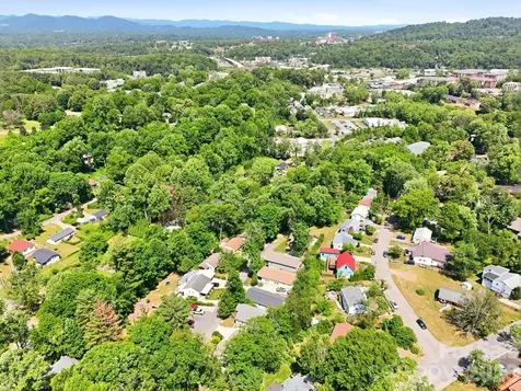 253 Brooklyn Lane Asheville NC 28803