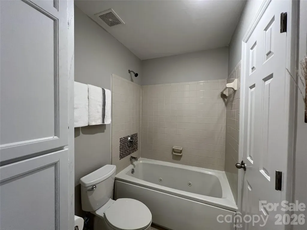 9041 J M Keynes Drive Charlotte NC 28262