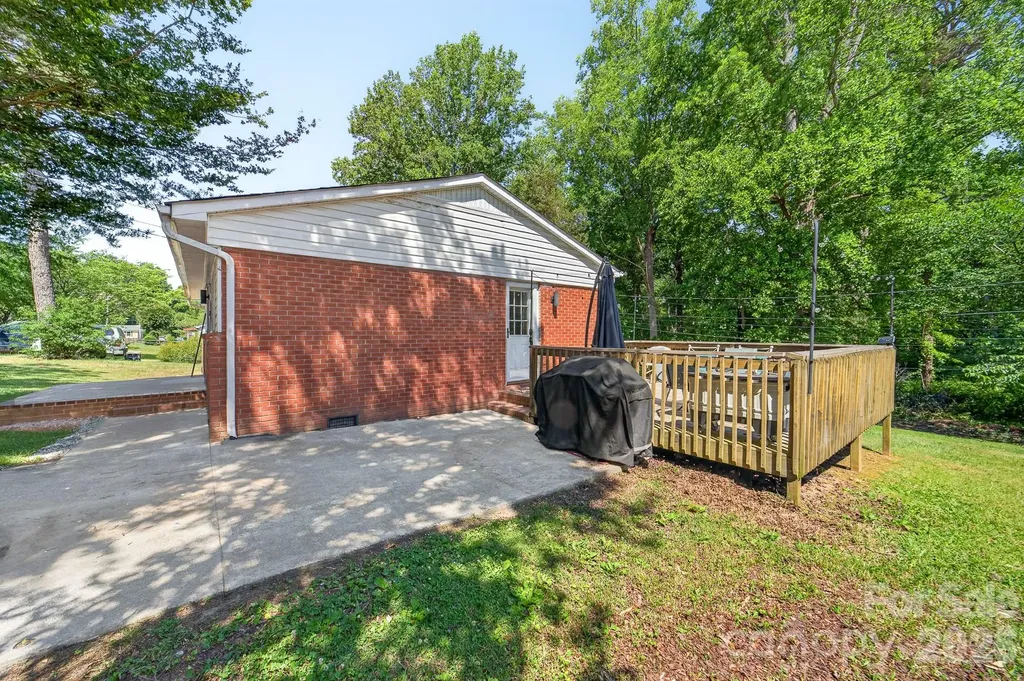 402 Wooddale Drive Dallas NC 28034