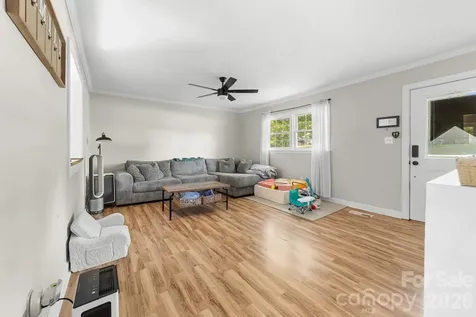 402 Wooddale Drive Dallas NC 28034