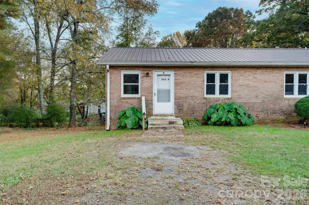 1813 Younger Avenue Statesville NC 28677