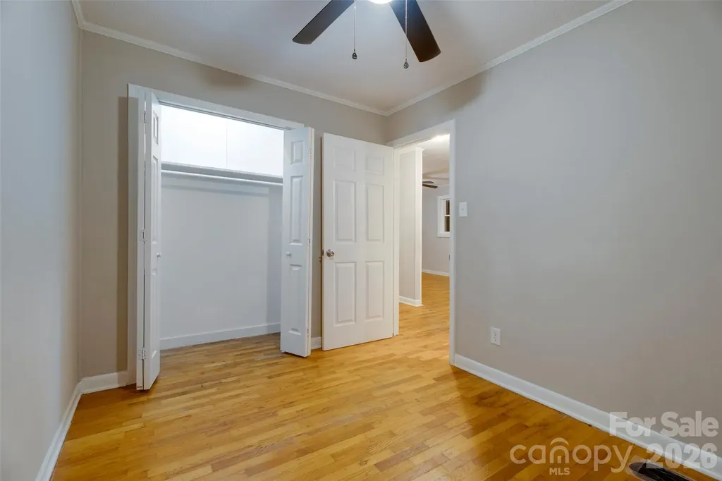 1813 Younger Avenue Statesville NC 28677