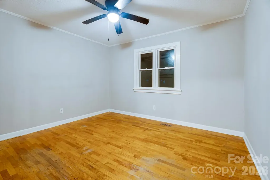 1813 Younger Avenue Statesville NC 28677