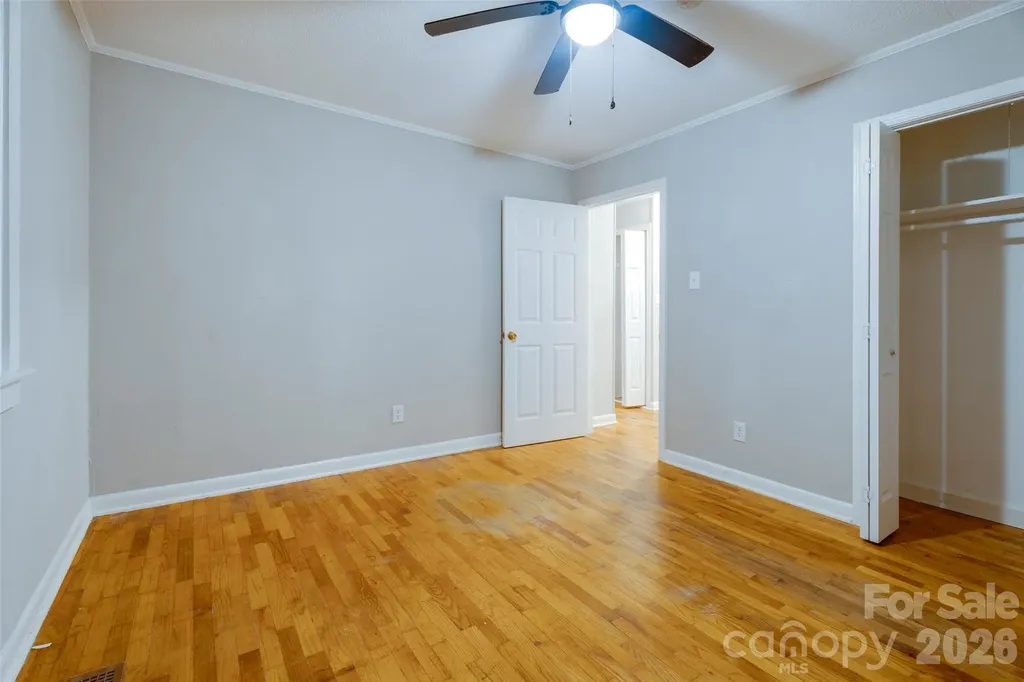 1813 Younger Avenue Statesville NC 28677