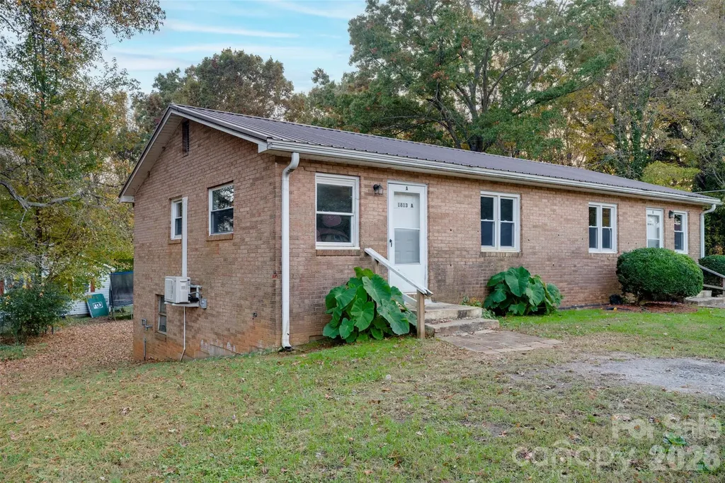 1813 Younger Avenue Statesville NC 28677