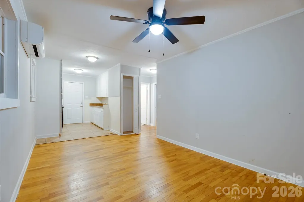 1813 Younger Avenue Statesville NC 28677