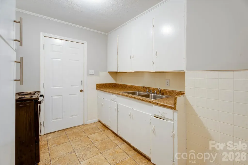 1813 Younger Avenue Statesville NC 28677