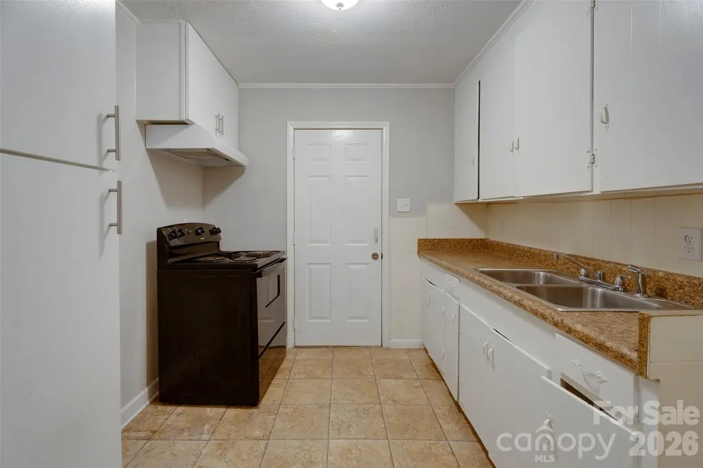 1813 Younger Avenue Statesville NC 28677