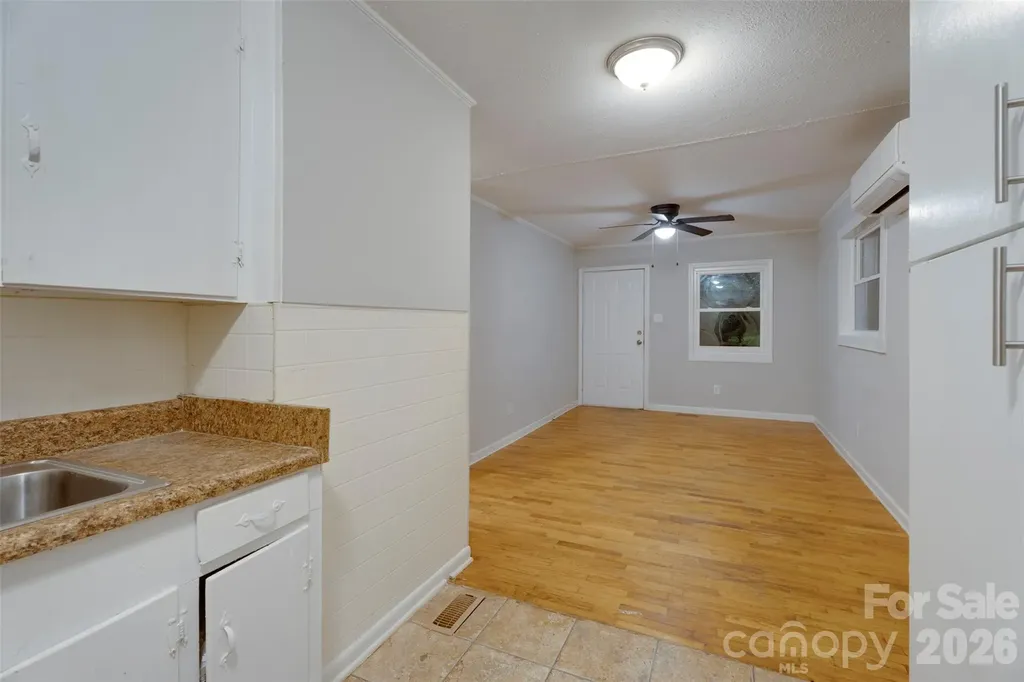 1813 Younger Avenue Statesville NC 28677