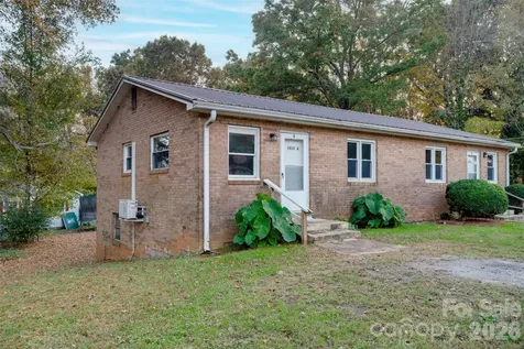 1813 Younger Avenue Statesville NC 28677