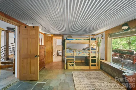 4606 Hemphill Road Waynesville NC 28785