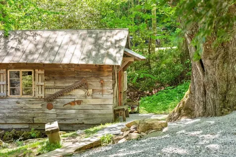 4606 Hemphill Road Waynesville NC 28785