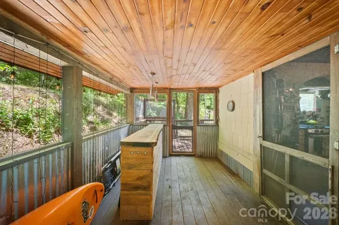 4606 Hemphill Road Waynesville NC 28785