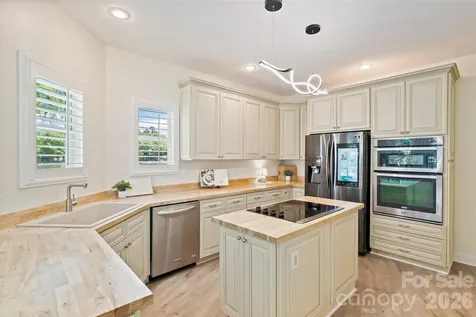 3911 Sandy Point Drive York SC 29745