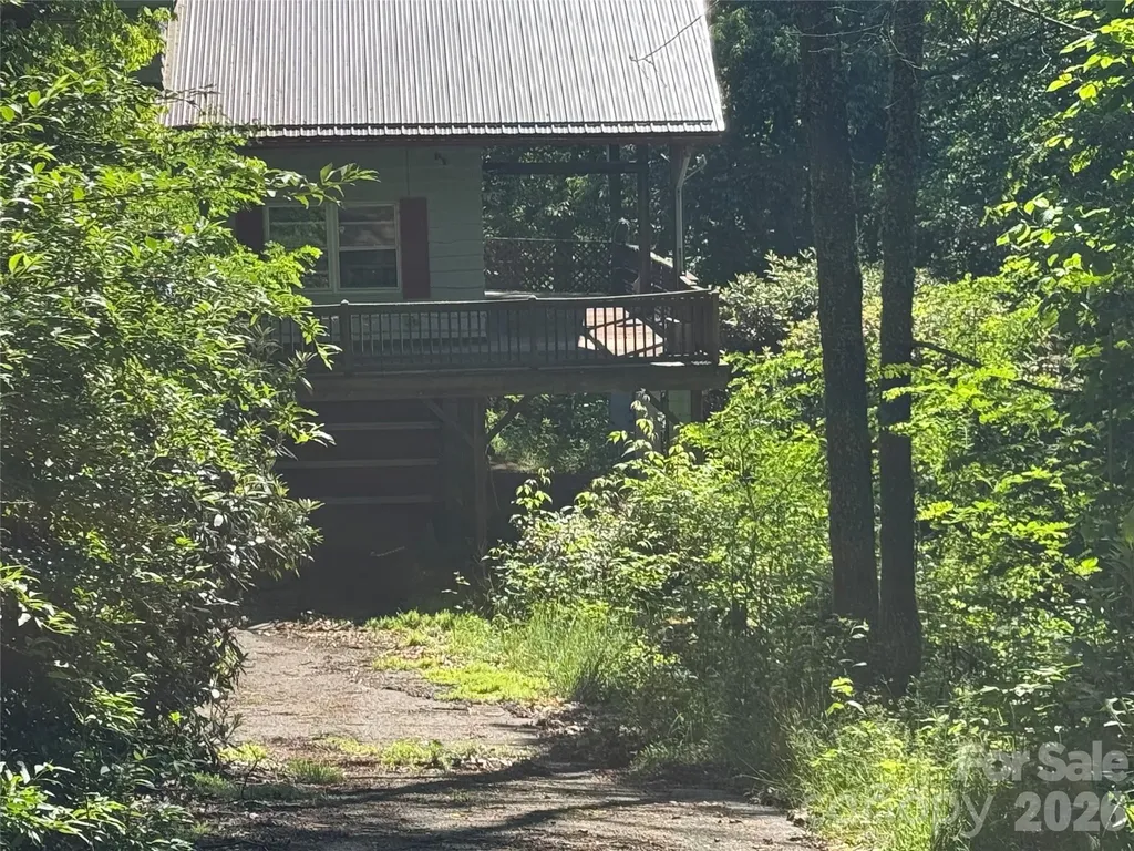 2085 Laurel Ridge N Maggie Valley NC 28751
