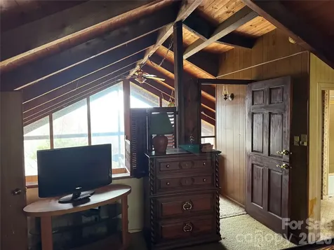 2085 Laurel Ridge N Maggie Valley NC 28751