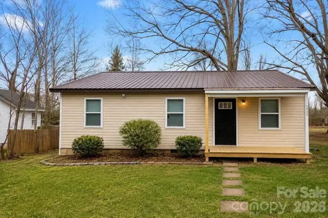 1711 Younger Avenue Statesville NC 28677