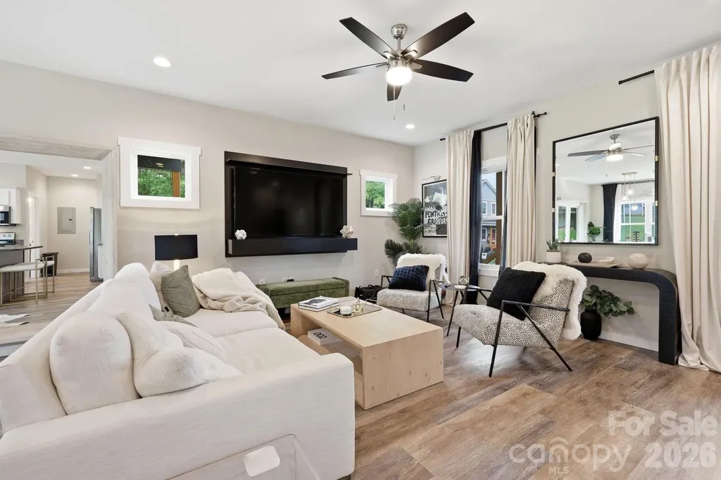 27 Ben Lippen Road Asheville NC 28806