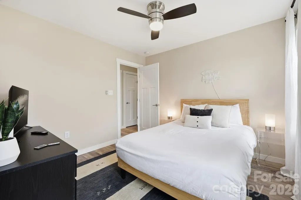 27 Ben Lippen Road Asheville NC 28806