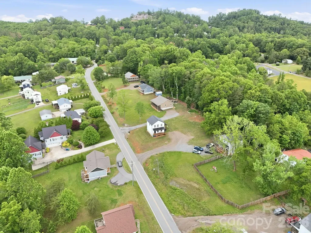 27 Ben Lippen Road Asheville NC 28806