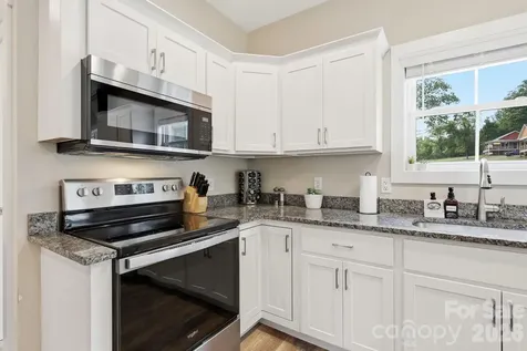 27 Ben Lippen Road Asheville NC 28806