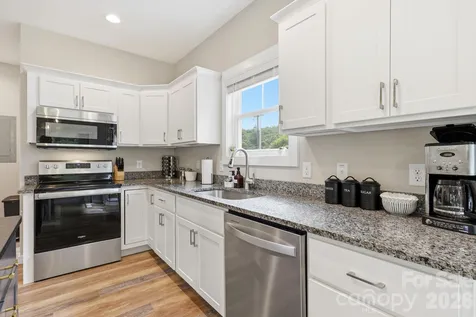 27 Ben Lippen Road Asheville NC 28806