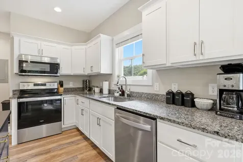 27 Ben Lippen Road Asheville NC 28806