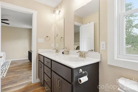 27 Ben Lippen Road Asheville NC 28806