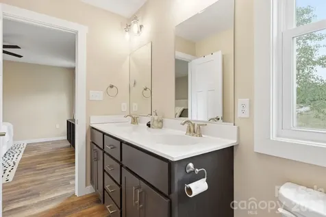 27 Ben Lippen Road Asheville NC 28806