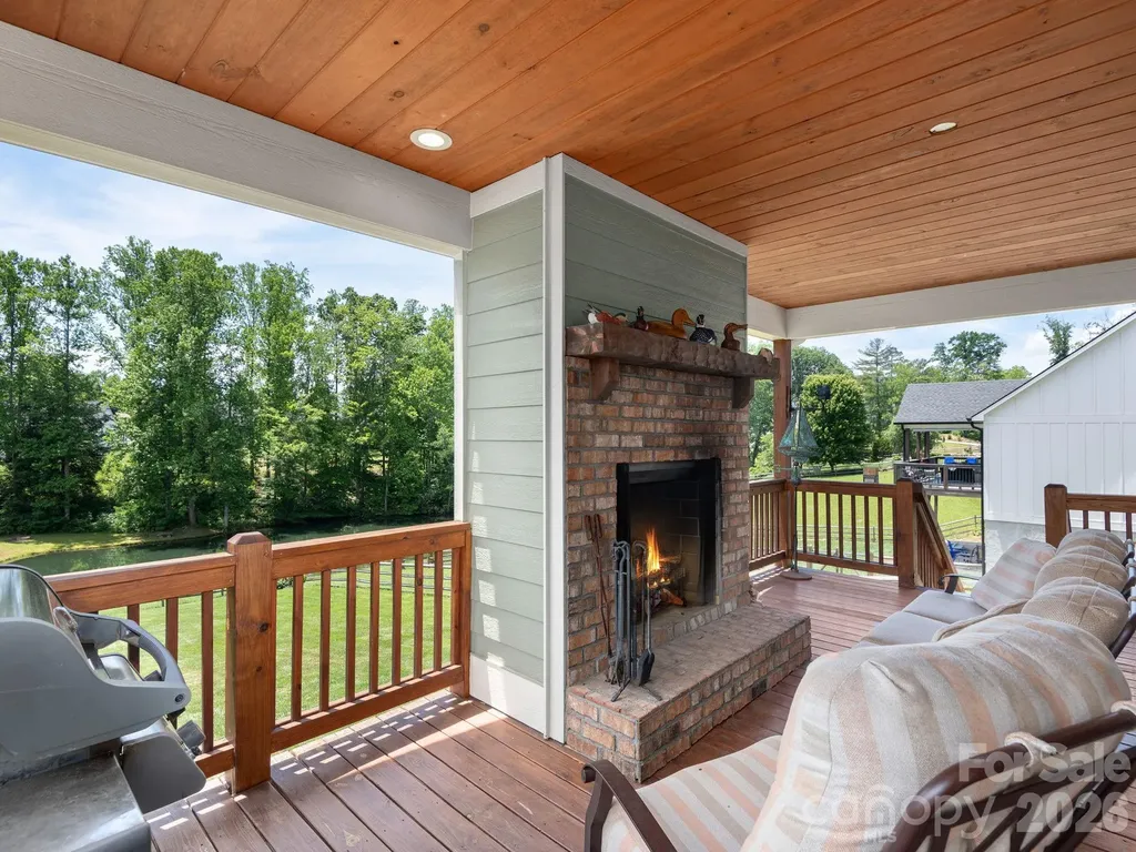 4 Farm Pond Lane Candler NC 28715