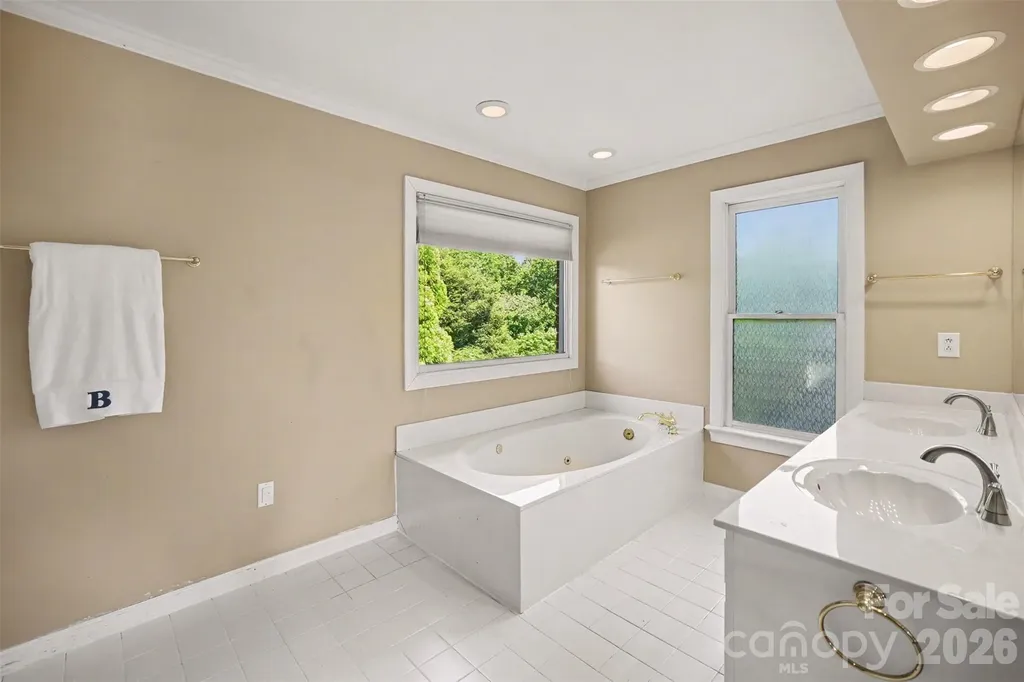 232 40th Avenue Drive NW Hickory NC 28601