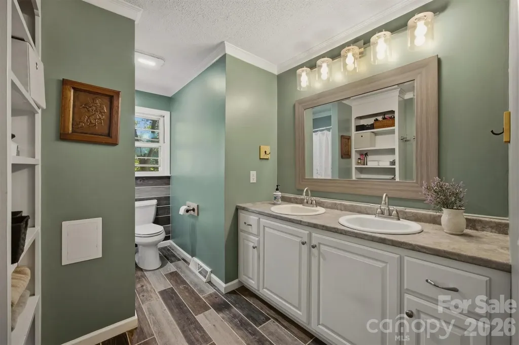 1125 Brockmore Drive Lenoir NC 28645