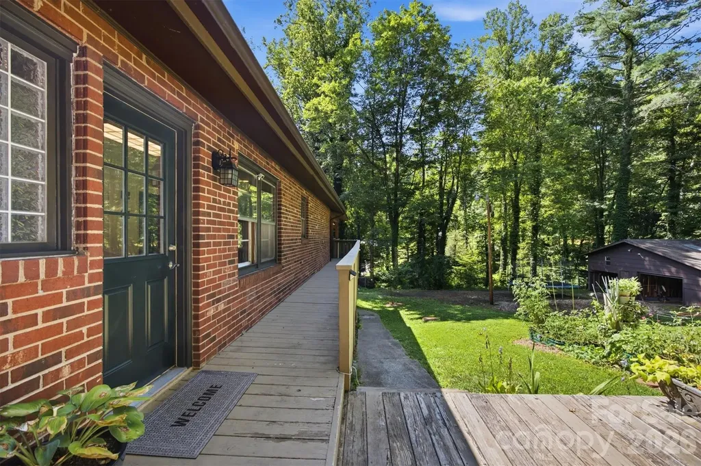 1125 Brockmore Drive Lenoir NC 28645