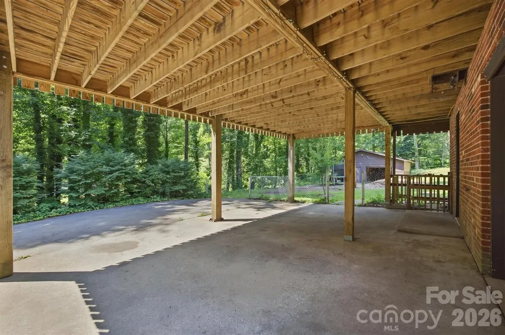 1125 Brockmore Drive Lenoir NC 28645