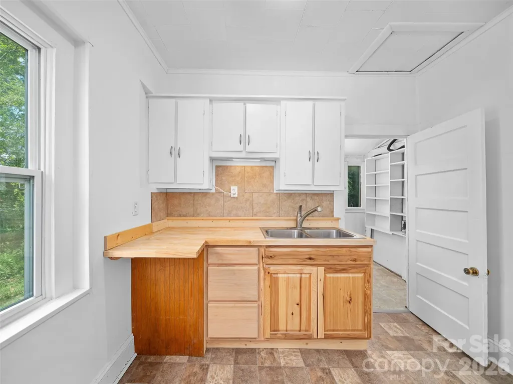 9 Ivy Street Burnsville NC 28714