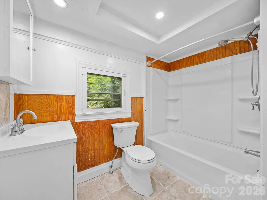9 Ivy Street Burnsville NC 28714