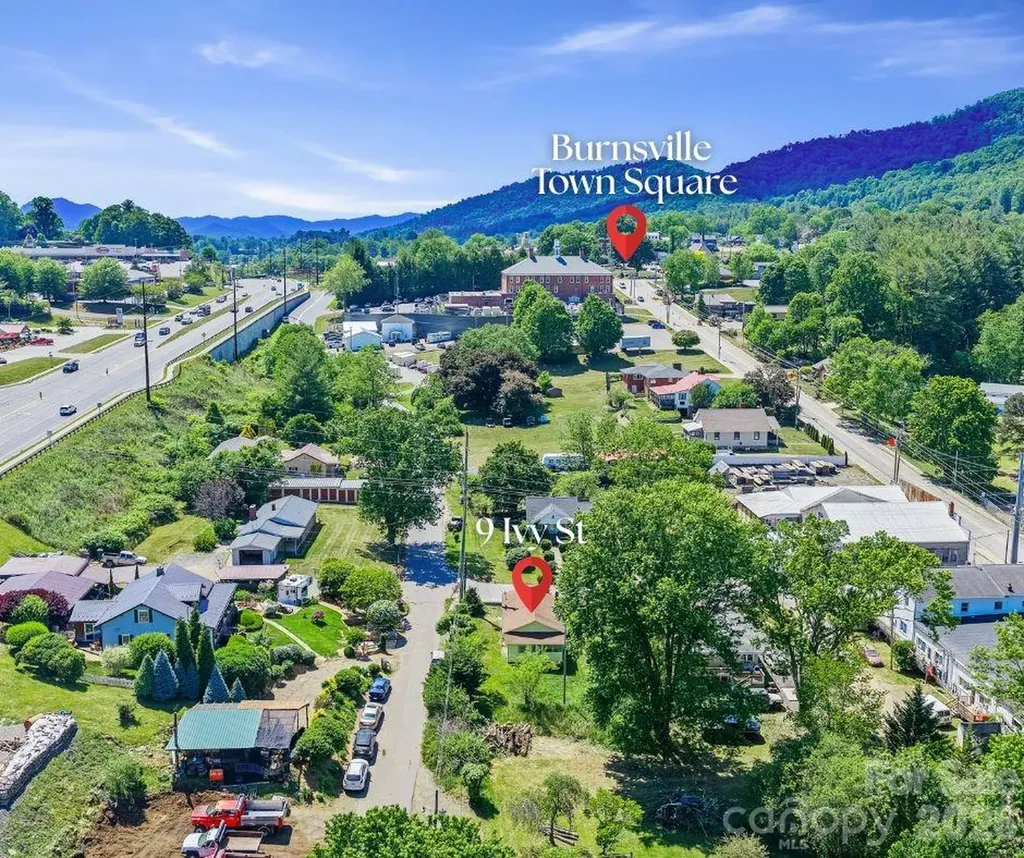 9 Ivy Street Burnsville NC 28714