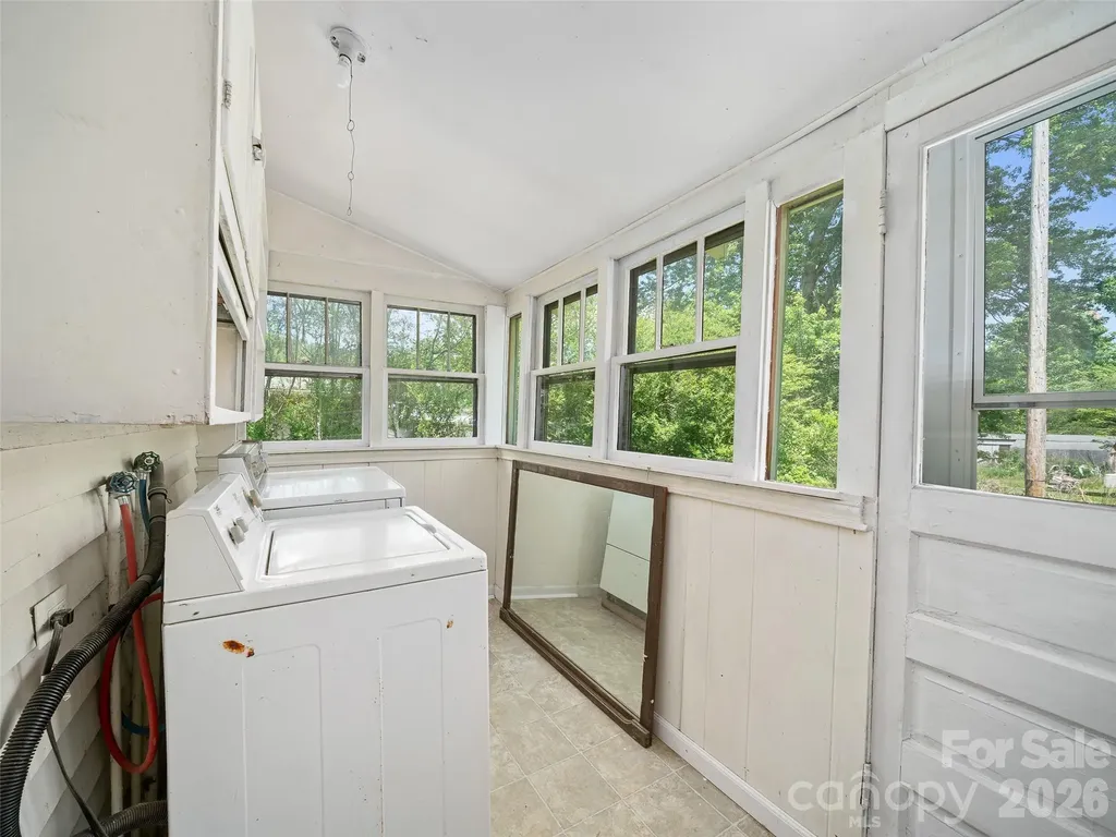 9 Ivy Street Burnsville NC 28714