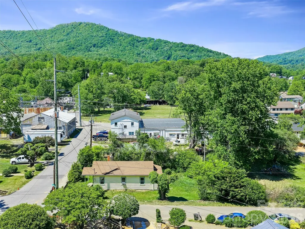 9 Ivy Street Burnsville NC 28714